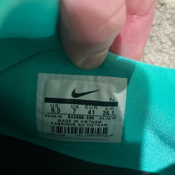 Nike slip one! NWOT! Never worn!! Green/Teal - Picture 3 of 5